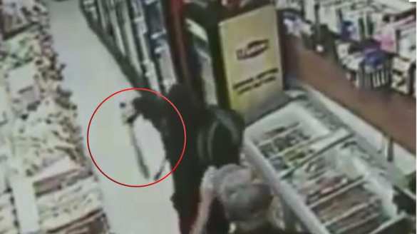 В США грабители с мачете нарвались на кассира с мечом (ВИДЕО) | Русская весна