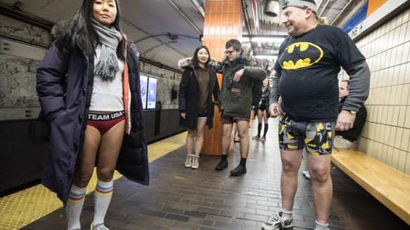 Их нравы: в США сотни людей катались в метро без штанов (ФОТО, ВИДЕО) | Русская весна