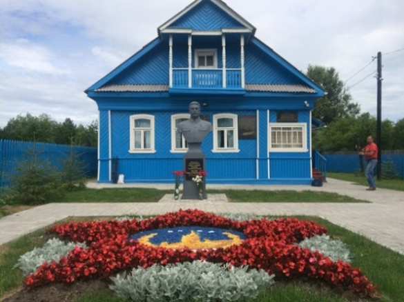 Бюст Сталина установлен у нового музея под Ржевом (ФОТО) | Русская весна