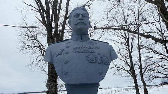 На границе с Латвией появился бюст Сталина, —  австрийское издание | Русская весна