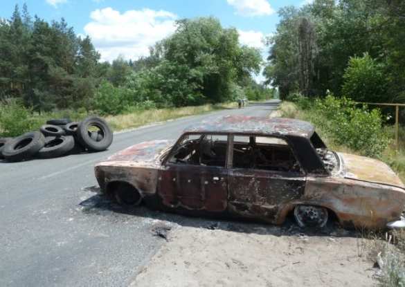 Станица Луганская: Нападавшие, побросав с кузова покойников, снова ушли на север Станица Луганская: Нападавшие, побросав с кузова покойников, снова ушли на север | Русская весна