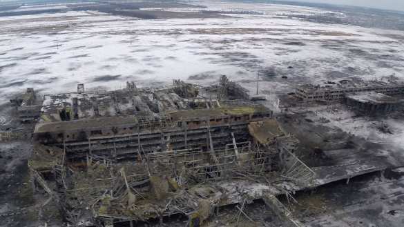 Украинские подразделения вечером в пятницу обстреляли аэропорт Донецка | Русская весна