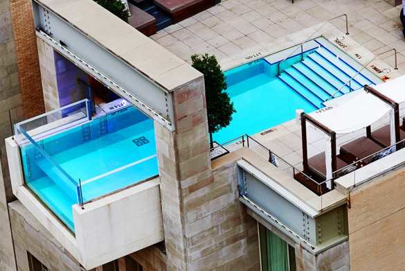 Тонны воды из бассейна на крыше небоскрёба вылились на людей (ВИДЕО) | Русская весна