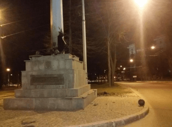 Подробности подрыва стелы в Харькове (ФОТО, ВИДЕО) | Русская весна