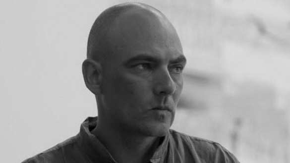 Настоящий журналист свою винтовку добывает в бою (видео) | Русская весна