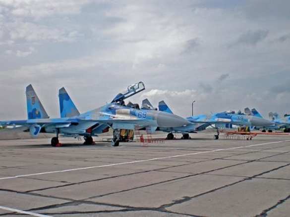 Украинские штурмовики СУ-25 переоснащают в Миргороде и готовят к войне | Русская весна