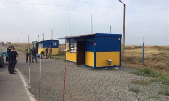 Украинский таможенник на крымской границе схвачен во время пропуска запрещенных Украиной товаров (ФОТО) | Русская весна