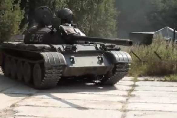 Жителей латвийского городка напугал россиянин на старом танке | Русская весна