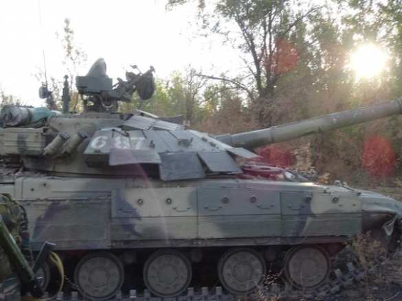 Углегорск: Бойцы подняли флаг ДНР над горсоветом, по центру города бьют минометы ВСУ (ВИДЕО) | Русская весна