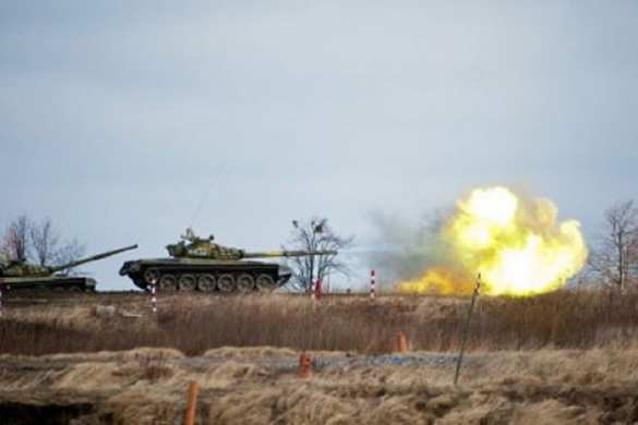 ВСУ обстреливают окраины Горловки из танка, на Спартаке работает АГС | Русская весна