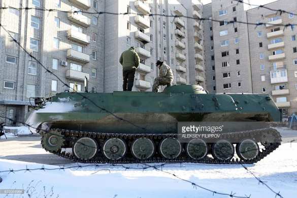 ВСУ прячут танки и БМП за жилыми домами в Артёмовске — репортаж Sky News (ВИДЕО) | Русская весна