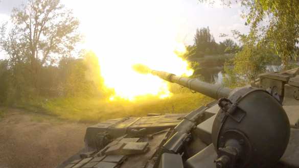 Под Донецком начались боестолкновения, ВСУ обстреливают позиции Армии ДНР из танков, на окраинах Горловки — перестрелки | Русская весна