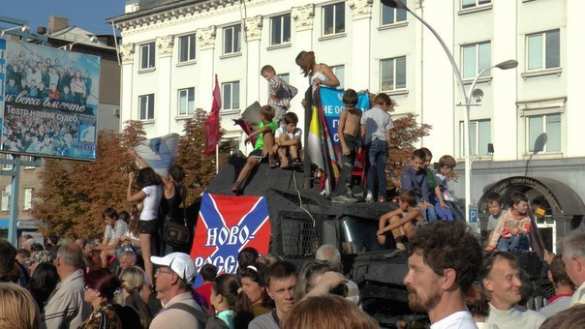 В Луганске на День города выступила рок-группа «Земляне» и прошел парад военной техники (видео) | Русская весна