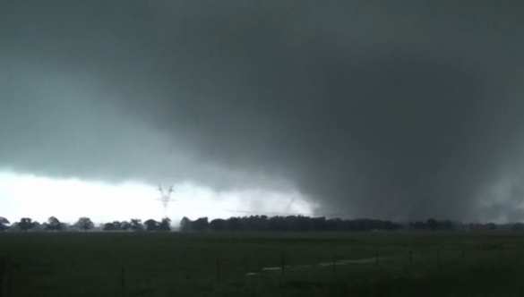 В Сети появились кадры разрушения Техаса торнадо-убийцей (ВИДЕО) | Русская весна