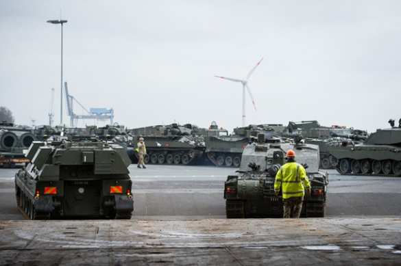 Боевая техника НАТО прибыла в Латвию | Русская весна