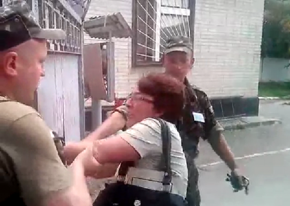 Западная Украина: грубое обращение с солдатскими матерями (видео) Западная Украина, нет войне: грубое обращение с солдатскими матерями (+2 видео) | Русская весна