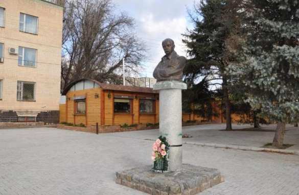 Зрада: В Запорожской области демонтировали памятник Тарасу Шевченко (ФОТО) | Русская весна