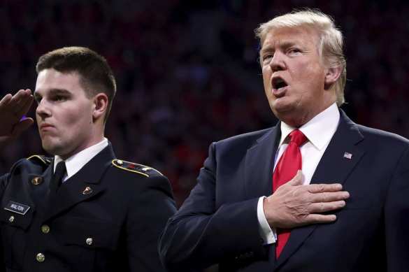Трамп опозорился во время исполнения гимна (ВИДЕО) | Русская весна