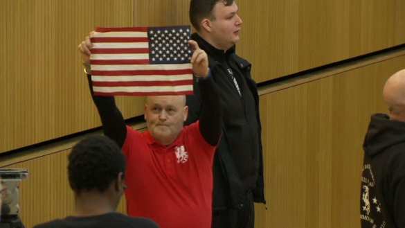 Сторонники Трампа ворвались на выступление мэра Лондона, угрожая арестом (ФОТО) | Русская весна