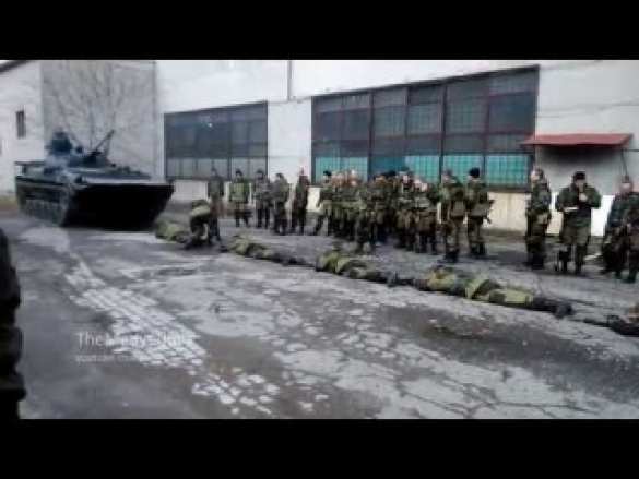 Ополченцы ДНР проводят тренировку с БМД (видео) | Русская весна