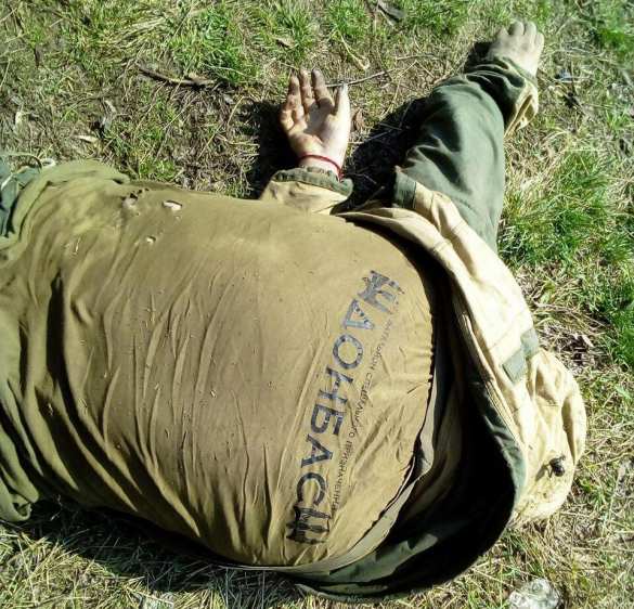 3 дня полз и умер: диверсанты ВСУ бросили раненого командира, украв у него автомат (ФОТО 18+) | Русская весна