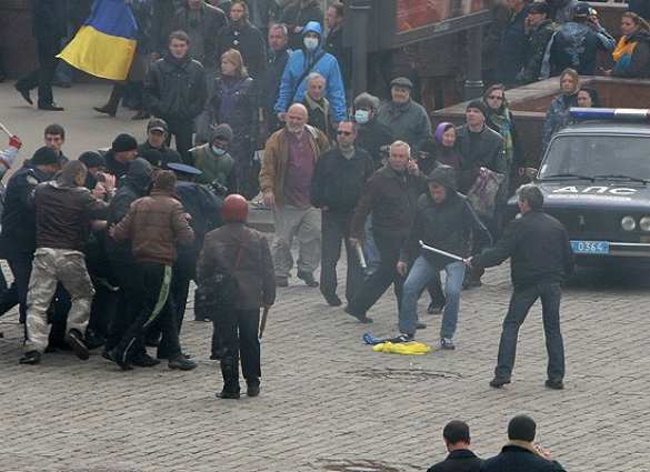 В центре Одессы происходят столкновения с заезжими националистами  (видео+трансляция) | Русская весна