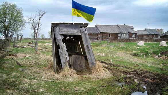 Це Европа: Под Черниговом украли старую туалетную будку, построенную за деньги ООН (ВИДЕО) | Русская весна