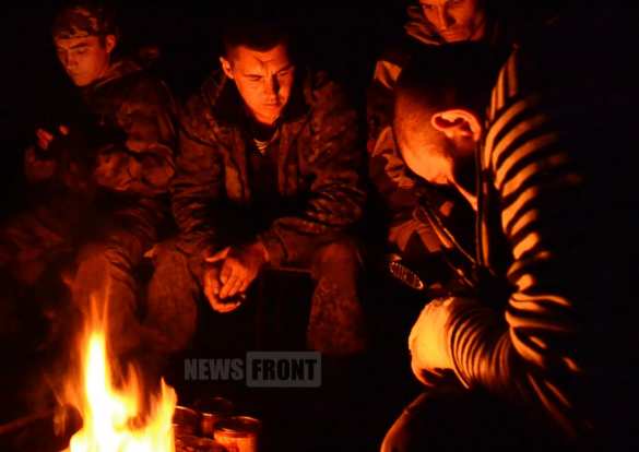 Передовая: утро, вечер и ночь у костра с бойцами батальона «Чебурашка» (ВИДЕО) | Русская весна