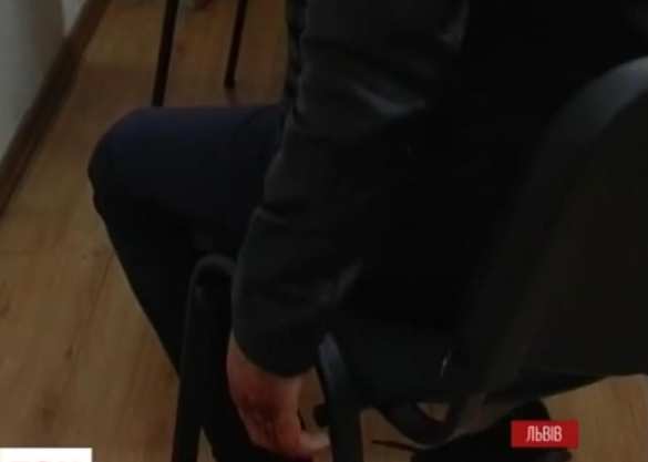 Трое мужчин насмерть забили милиционера во Львове (видео) | Русская весна
