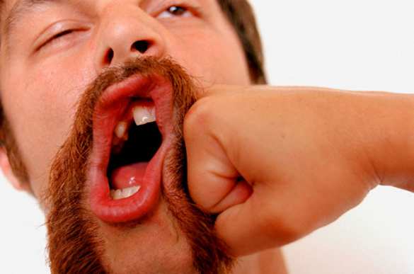 В Киеве полиция выбила зубы азербайджанскому журналисту | Русская весна