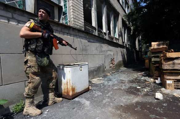 Идет штурм блокпостов нацгвардии у Бахмутки, горят БТР и БМП ВСУ, ранены 7 бойцов «АТО» | Русская весна