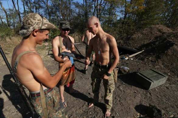 В селе Нижнебараниковка фашисты из «Донбасса» отбирают продукты и теплые вещи у жителей | Русская весна