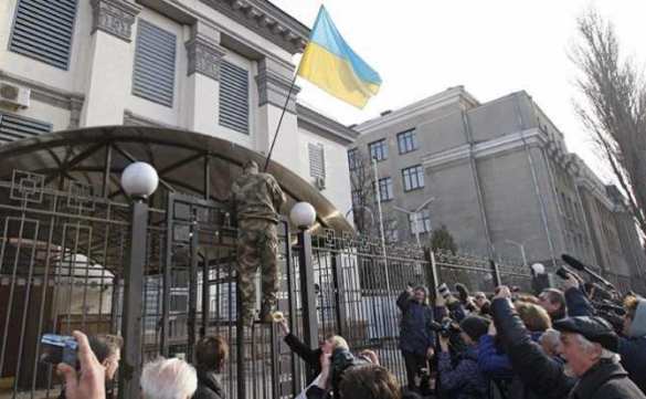 Взять Киев ротой спецназа: Что стоит за атакой на посольство России на Украине? | Русская весна