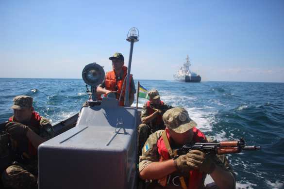 На волне провокаций: как Украина пытается закрыть свои воды для российских судов | Русская весна