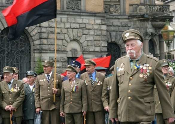 За мужество в плену: украинских военных будут награждать по примеру боевиков УПА (ФОТО) | Русская весна