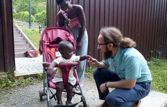 Расистский скандал в Закарпатье: негритянку с грудным ребенком ужгородцы силой выбросили из маршрутки и заковали в наручники (ФОТО) | Русская весна