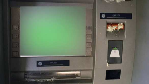 В центре Харькова банкоматы залили монтажной пеной (ФОТО) | Русская весна