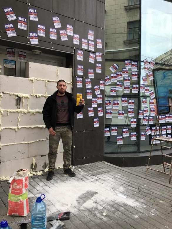 В замурованном с утра «Сбербанке» в Харькове были люди | Русская весна