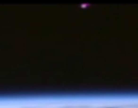 В камеру МКС вновь попал НЛО | Русская весна