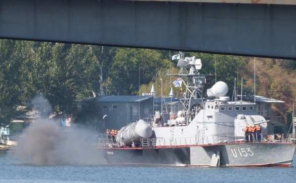 В Николаеве не смогли развести мост для прохождения украинских боевых кораблей (ФОТО, +ВИДЕО) | Русская весна