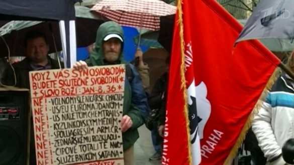 Не дадим замолчать убийства мирных людей на Украине — в Париже и Праге прошли митинги против карательной операции украинских властей (видео) | Русская весна