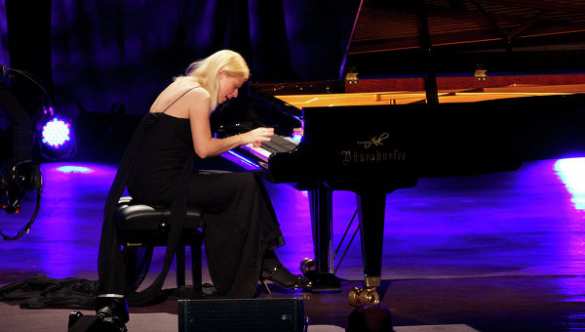 «Меня обещали убить много раз, но это мелочи», — американская пианистка, поддерживающая Донбасс | Русская весна