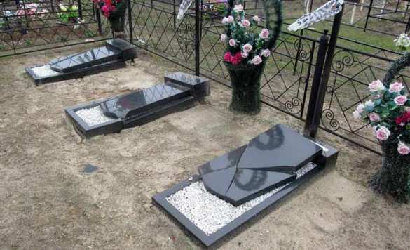 В Житомирской области разбили надгробия «АТОшников» (ФОТО) | Русская весна