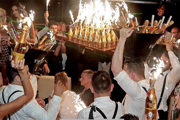 В США во время вечеринки в доме провалился пол, пострадали 30 человек (ФОТО, ВИДЕО) | Русская весна