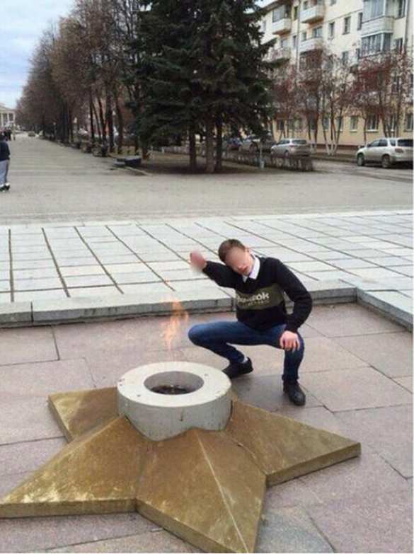 Скандал в Кемерово: Подросток, «зиговавший» у Вечного огня, утверждает, что «просто грел руки» (ФОТО) | Русская весна