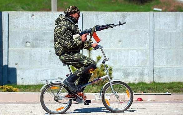 Это Украина: В Виннице задержали вооружённого автоматом велосипедиста (ФОТО, ВИДЕО) | Русская весна