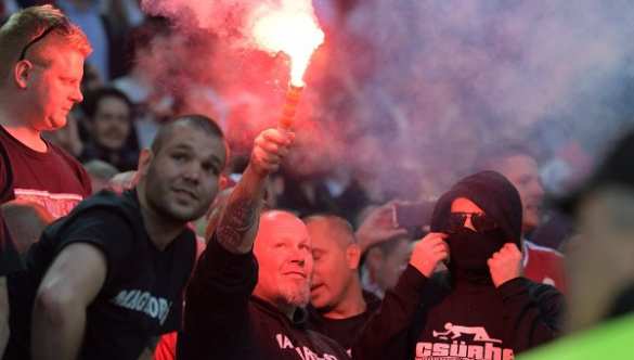 Венгерские фанаты подрались со стюардами перед матчем ЧЕ-2016 Венгрия — Исландия в Марселе | Русская весна