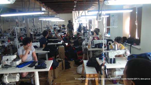 В Одессе вьетнамцев-рабов заставляли шить одежду (ФОТО, ВИДЕО) | Русская весна