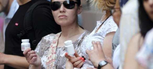 Очередь за жизненно необходимыми лекарствами под Кабмином Украины (ФОТОРЕПОРТАЖ) | Русская весна