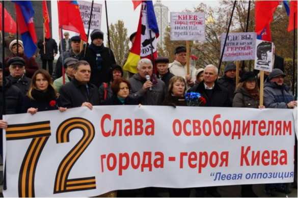 В Киеве с красными флагами и георгиевскими лентами отпраздновали годовщину освобождения города от фашистов (ФОТО, +ВИДЕО) | Русская весна